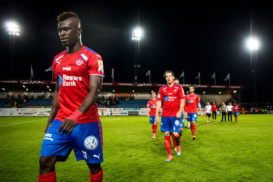Helsingborgs Edwin Gyimah och Johan Persson deppar när dom