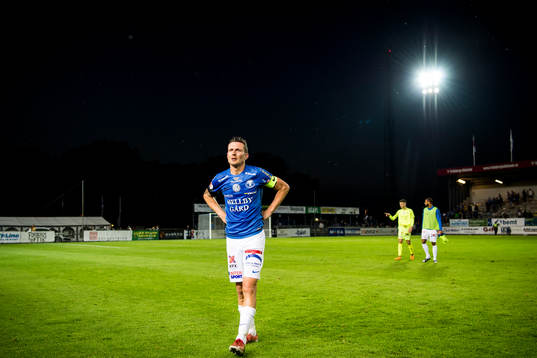 Trelleborgs Kristian Haynes deppar när han lämnar planen