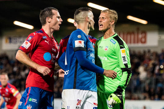 Helsingborgs målvakt Pär Hansson i bråk med Trelleborgs