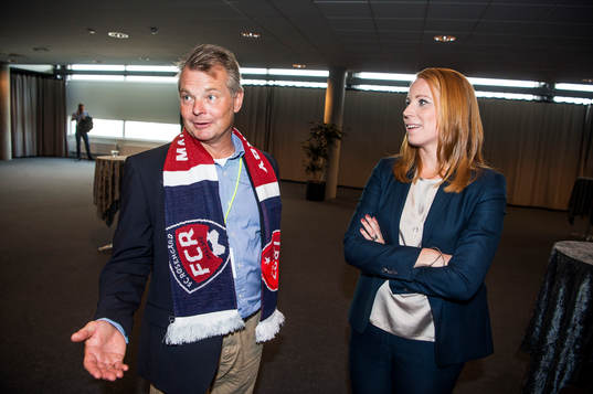 Nicklas Larsson, ordförande LB07 och Annie Lööf,