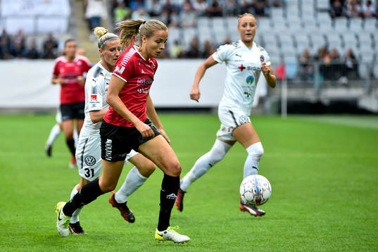 Rosengårds Anja Mittag och LB07s Anna Björk