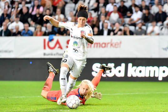 Rosengårds Ella Masar McLeod rundar LB07s målvakt