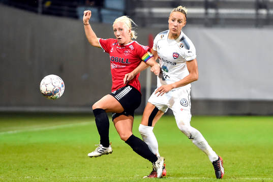 LB07s Mia Persson och Rosengårds Sanne Troelsgaard Nielsen