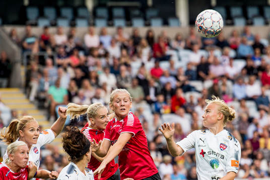 Rosengårds Ebba Wieder mot LB07s spelare