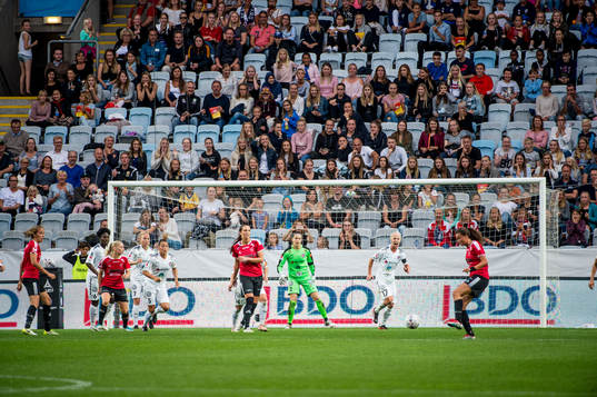 LB07s Malin Gunnarsson och Anna Welin mot Rosengårds