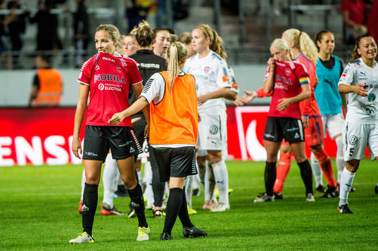LB07s Anna Björk Kristjánsdóttir och Mia Persson deppar