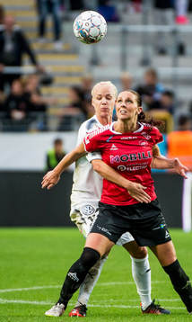 Närkamp mellan Rosengårds Caroline Seger och LB07s Malin