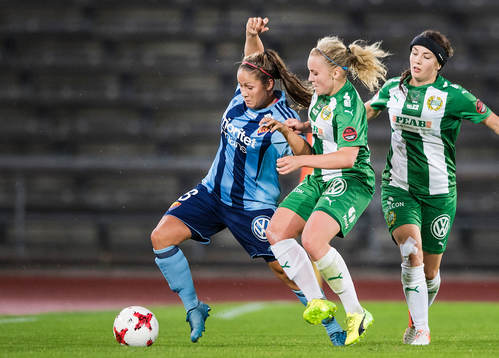 Djurgårdens Michelle Wörner mot Hammarbys Ellen Gibson