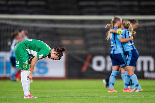 Hammarbys Amanda Johansson deppar medan Djurgårdens