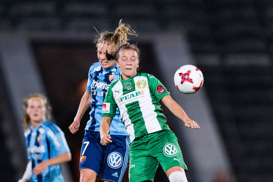 Djurgårdens Katrin Schmidt och Hammarbys Julia Zigiotti