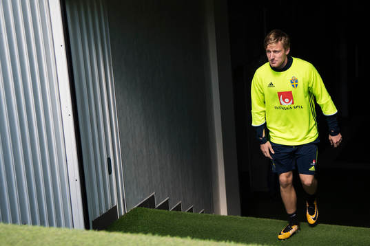 Emil Forsberg på väg ut till Sveriges fotbollslandslags