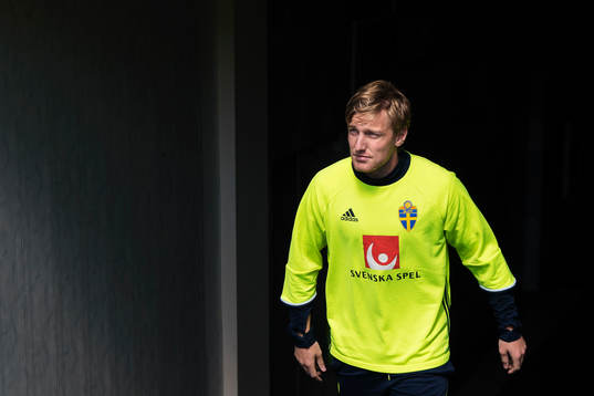 Emil Forsberg på väg ut till Sveriges fotbollslandslags
