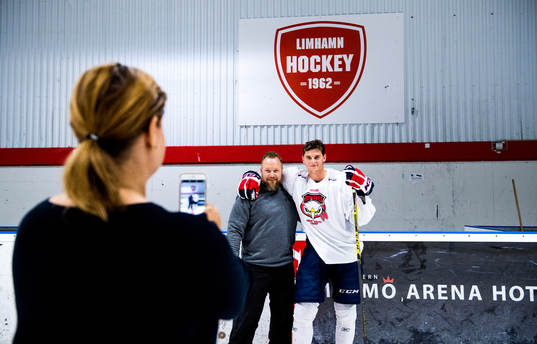 Bläddra bland fler bilder av Ishockey, André Burakovsky, Träning