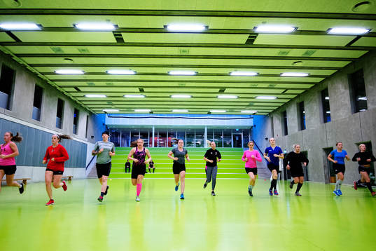 Spelarna springer i samband med ett beep-test