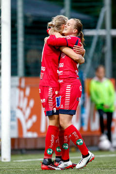 Linköpings Lina Hurtig och Kristine Minde jublar