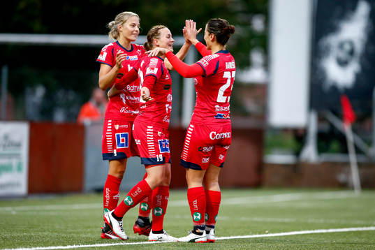 Linköpings Kristine Minde jublar med lagkamrater