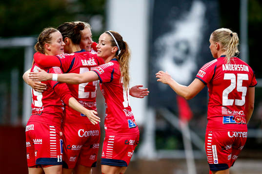 Linköpings Kristine Minde jublar med lagkamrater