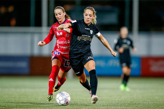 Linköpings Kosovare Asllani och Göteborgs Elin Rubensson