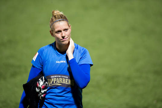 Göteborgs målvakt Line Johansen deppar