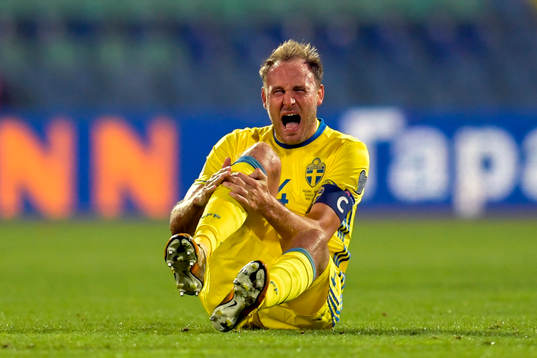 Sveriges Andreas Granqvist grinar illa
