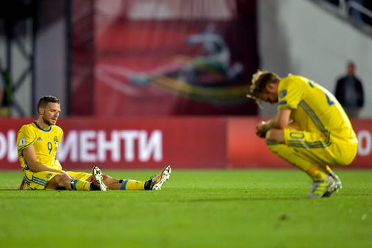 Sveriges Marcus Berg och Ola Toivonen deppar