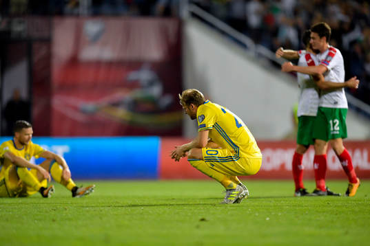 Sveriges Marcus Berg och Ola Toivonen deppar och Bulgariens