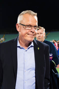 Sveriges förbundskapten Janne Andersson på väg in till