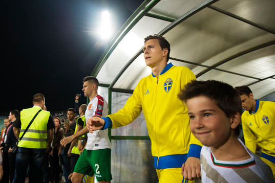Sveriges Victor Nilsson Lindelöf gör entré till