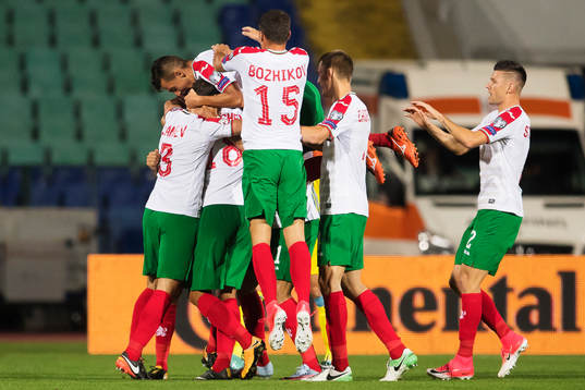 Bulgariens spelare jublar
