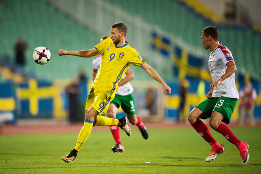 Sveriges Marcus Berg och Bulgariens Vasil Bozhikov