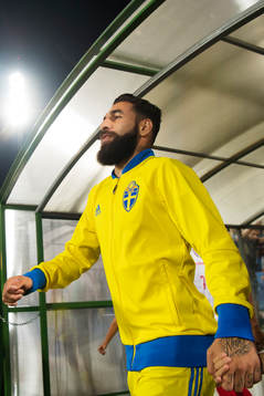Sveriges Jimmy Durmaz gör entré till VM-kvalmatchen i