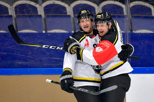 Harrison Reed of Stavanger celebrates with his teammates