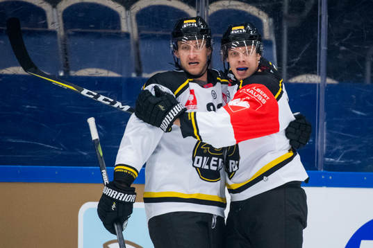 Stavanger Oilers Harrison Reed celebrates with Markus