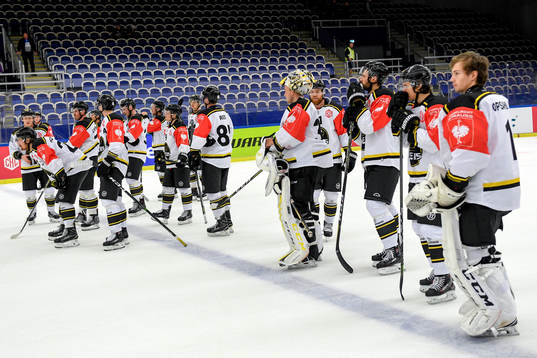 Stavanger Oilers looks dejected