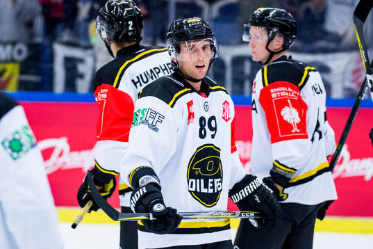 Tony Romano of Stavanger Oilers looks dejected