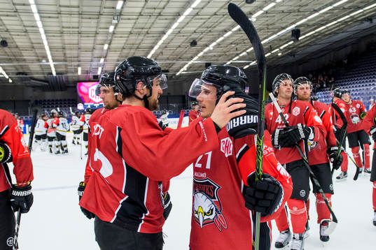 Nichlas Hardt of Malmö Redhawks hugs Andy Miele