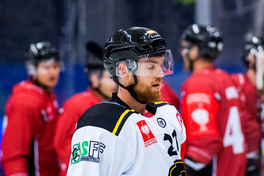 Daniel Böen Rokseth of Stavanger Oilers looks dejected