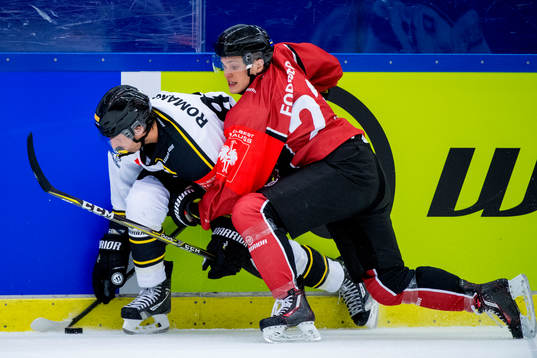 Tony Romano of Stavanger Oilers and Christoffer Forsberg of