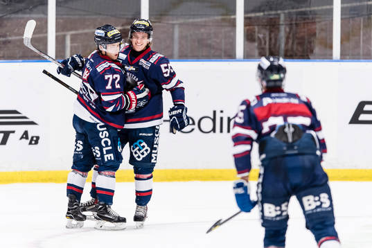 Halmstads Marcus Borgh (v) har gjort 5-3 och jublar