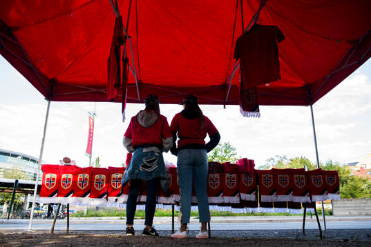 Jeanine Skjellum and Emma Sand are selling merchandise