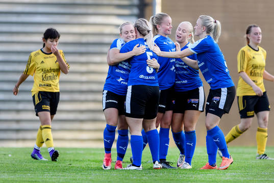 Bläddra bland fler bilder av Fotboll, Dam, Div 3, Halmstad - Astrio