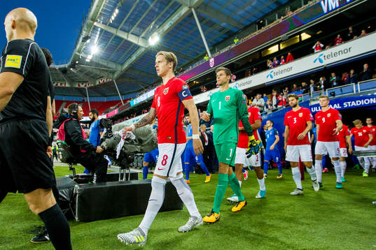 Stefan Johansen and goalkeeper Rune Almenning Jarstein of