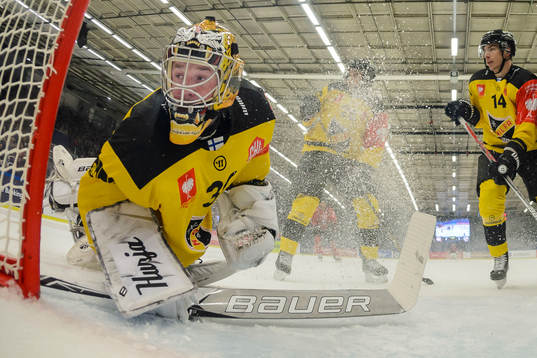 Goalkeeper Dennis Godla of KalPa