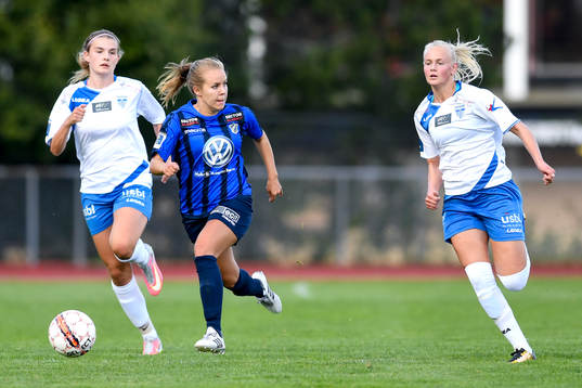 Julie Hoff Klæboe and Karina Sævik of Kolbotn and Mina