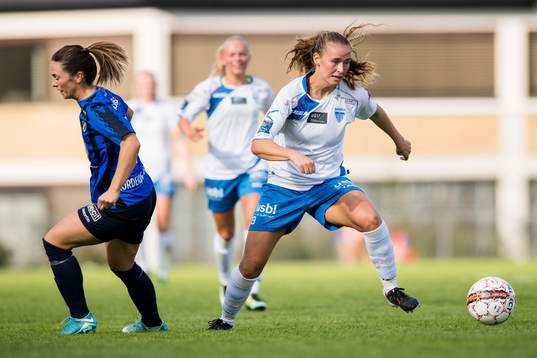 Siri Merete Nordeide Grønli of Stabæk and Tonje Pedersen