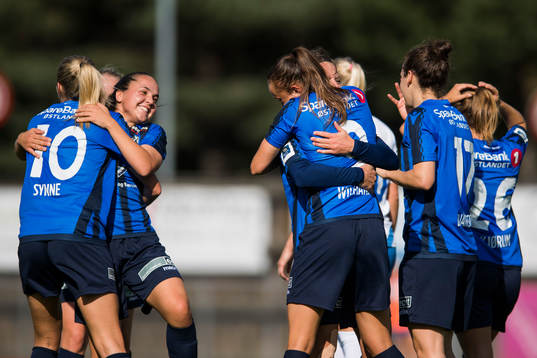 Andrea Wilmann celebrates with his teammates