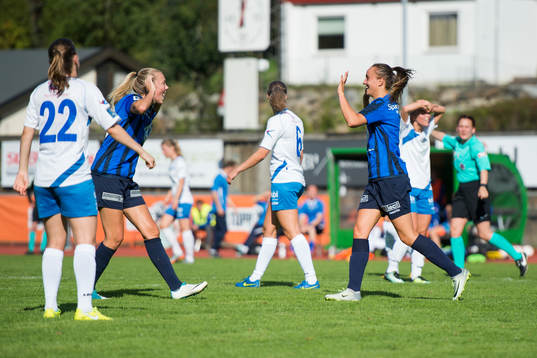 Andrea Wilmann celebrates with his teammate Synne Sofie