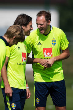 Gustav Svensson och Andreas Granqvist skrattar ihop