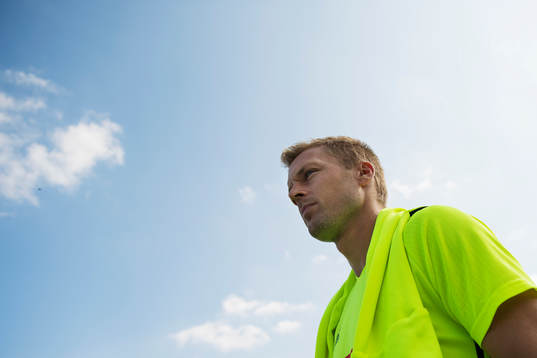 Sebastian Larsson på väg till Sveriges fotbollslandslags