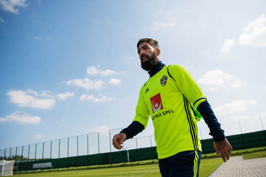 Jimmy Durmaz på väg till Sveriges fotbollslandslags